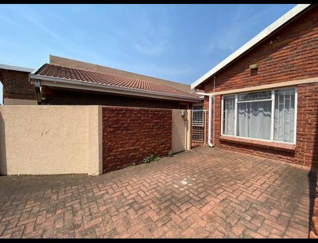 2 BEDROOM APARTMENT FOR SALE IN HUTTENHEIGHTS